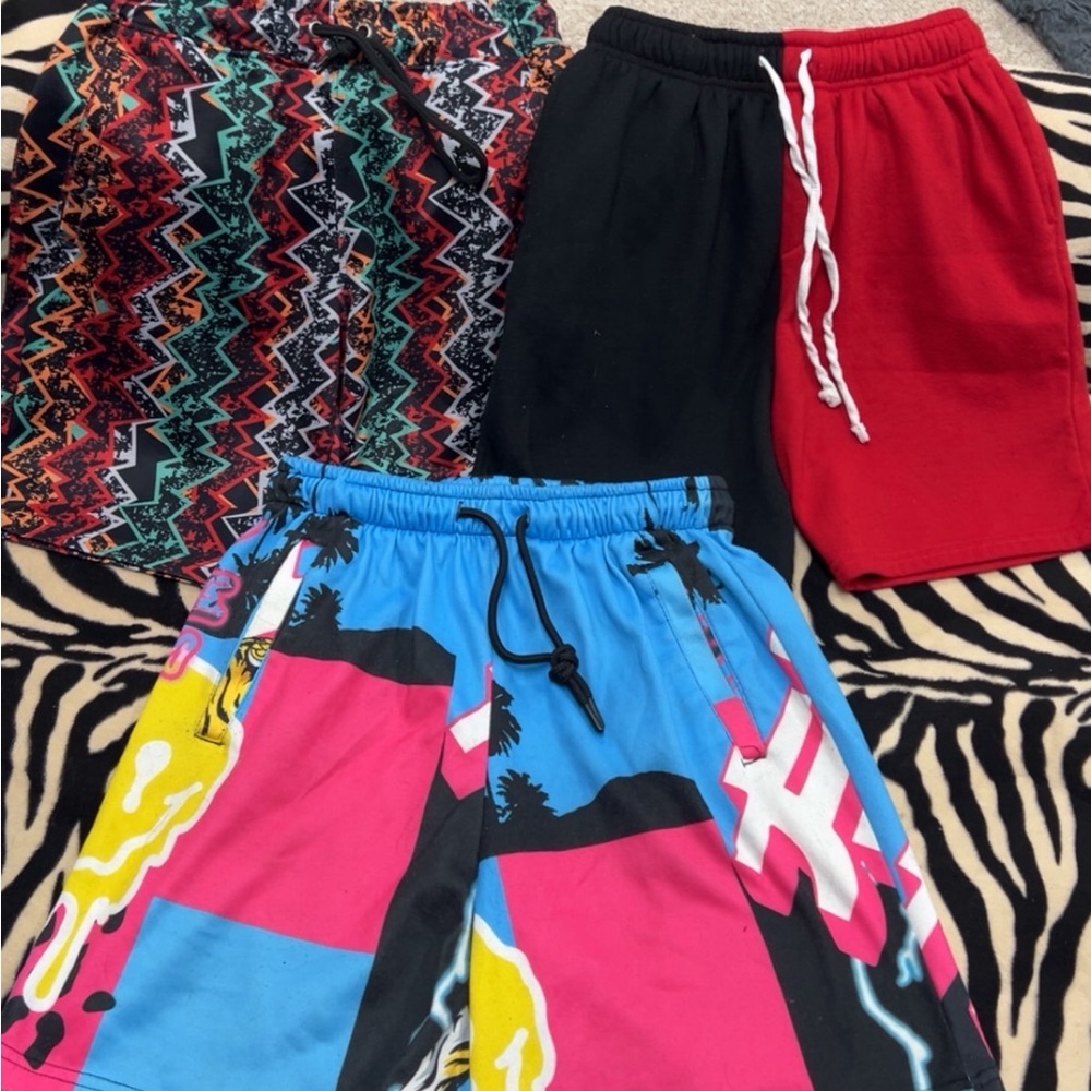 Men’s Urban Graphic Shorts - size small